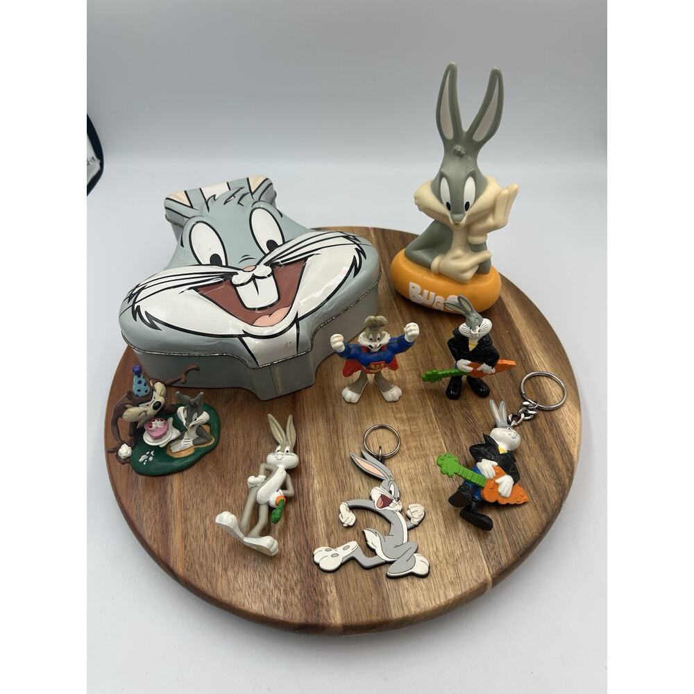 Vintage LooneyTunes Bugs Bunny Collectible Lot of 8 w/ Tin Figures Keychains 90s